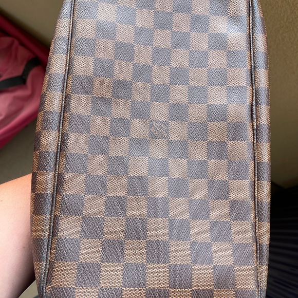 Louis Vuitton Neverfull MM | Damier Ebene exterior, Cherry interior - Picture 4 of 12
